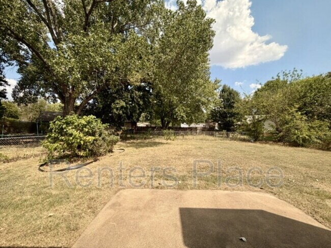 Building Photo - 1505 N Poplar Ave