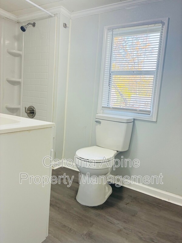 Building Photo - 110 Martin St