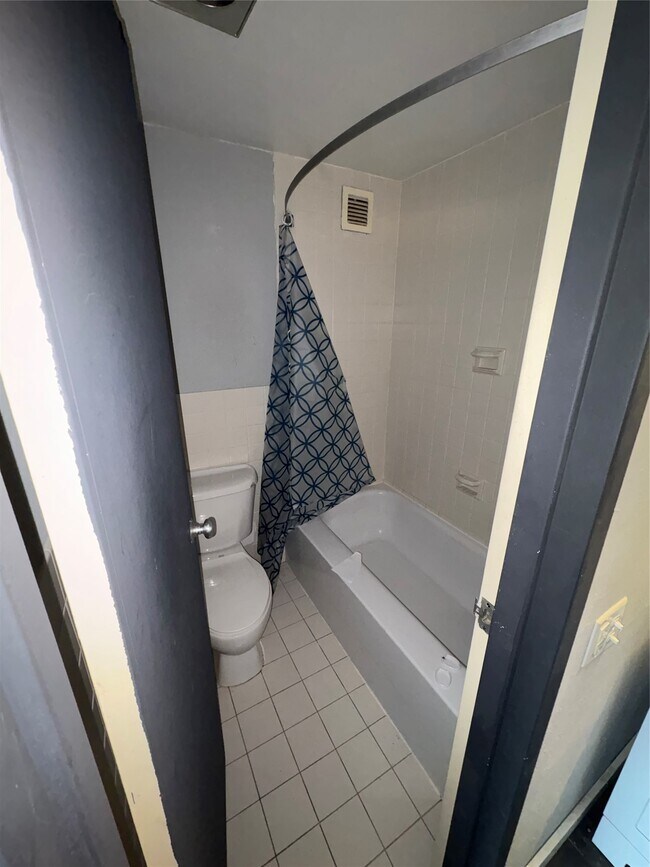 Building Photo - 65 Front St