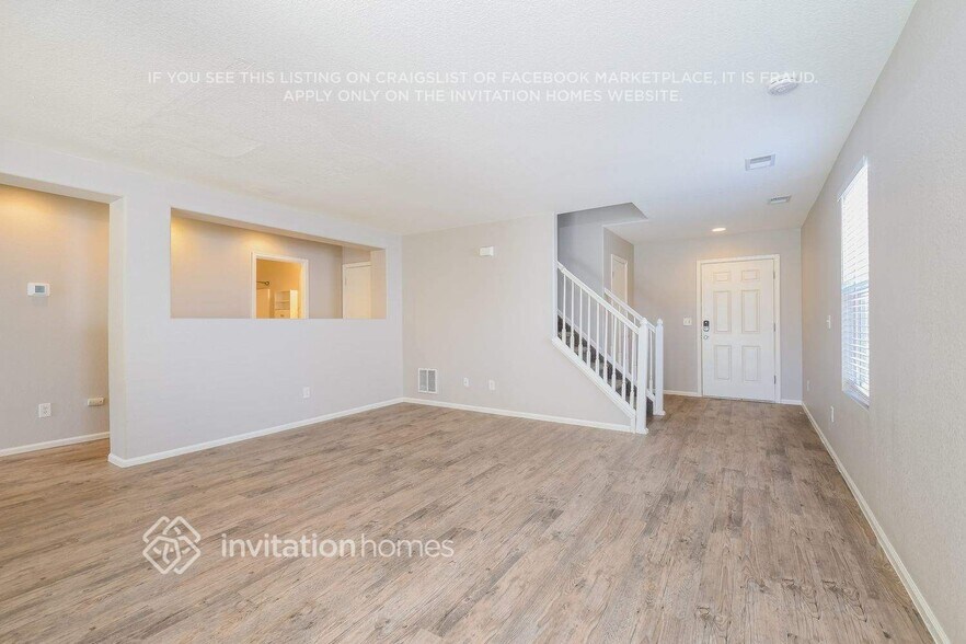 Building Photo - 444 E 77th Pl