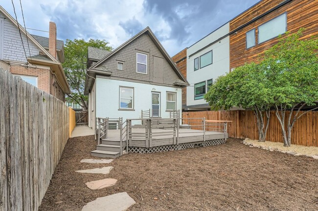Building Photo - Stylish Home in the Heart of Highland with...