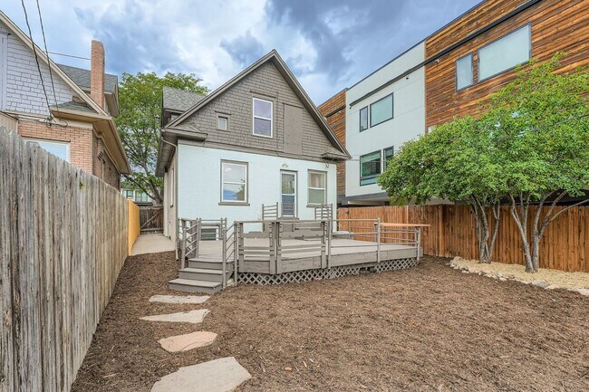 Building Photo - Stylish Home in the Heart of Highland with Detached Garage & Mother-in-Law Suite