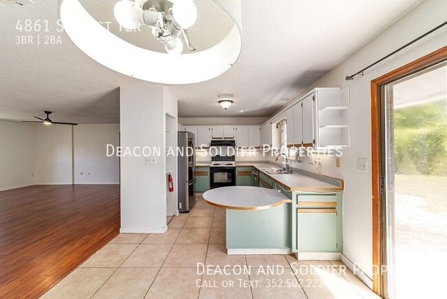 Building Photo - 4861 SE 31st Terrace