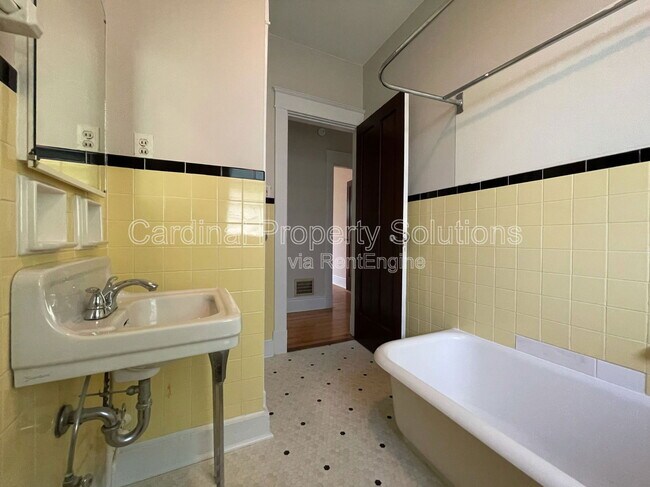 Building Photo - 2710 Ruberg Ave