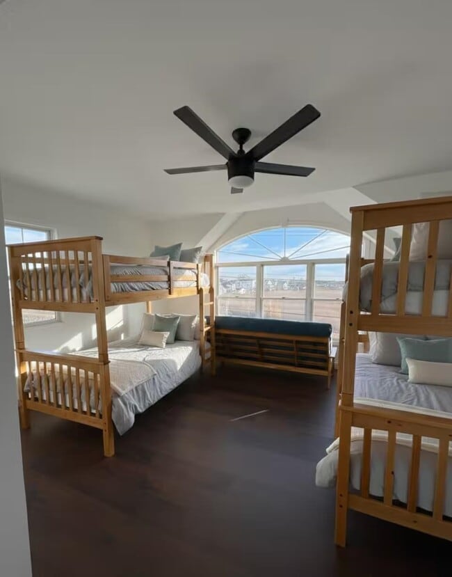 Building Photo - 518 High St