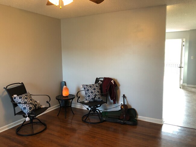 living room - 101 Bowers Ct