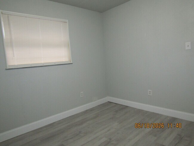 Building Photo - Freshly Painted/New Flooring home located closed to downtown Lawton/Ft. Sill