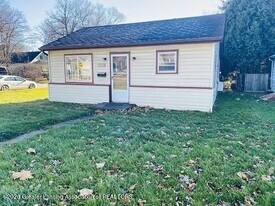 Building Photo - 701 W Holmes Rd