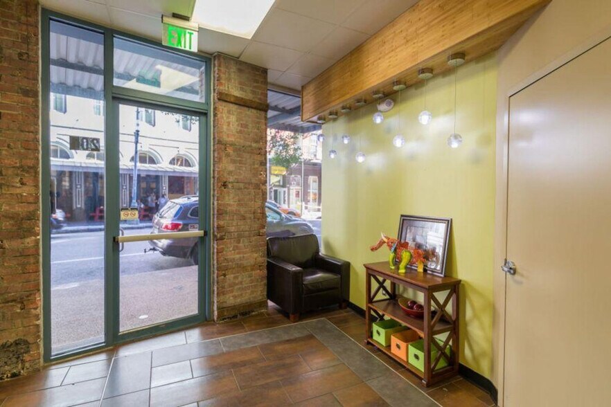 Building Photo - 201 Magazine St