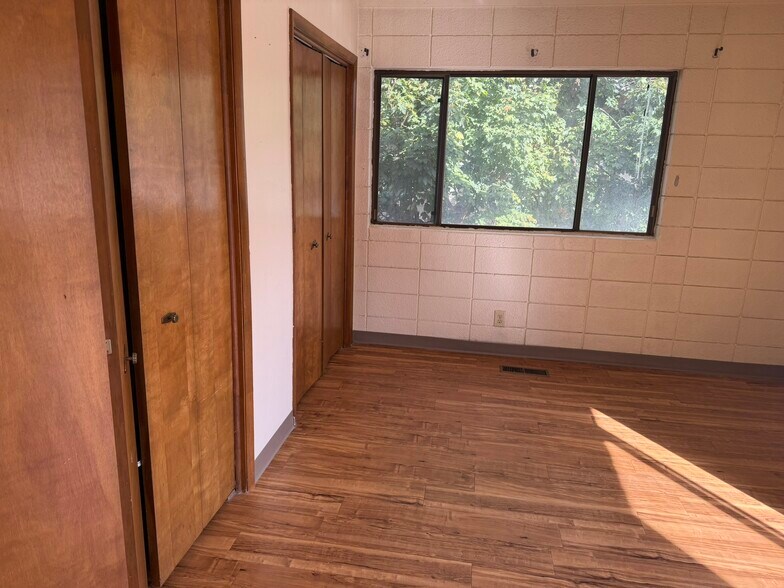 Building Photo - 70 W 700 N