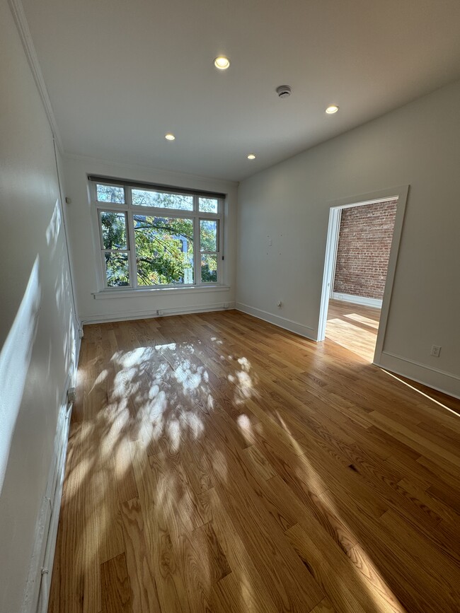 Living room - 88 Main St