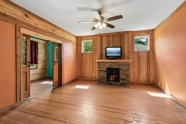 Building Photo - 144 Nelson Dr