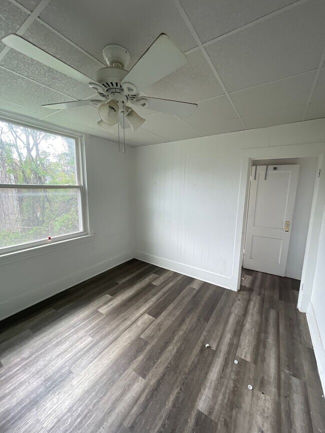 Building Photo - 228 Reifert St