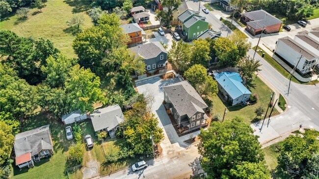 Building Photo - 588 N Willow Ave