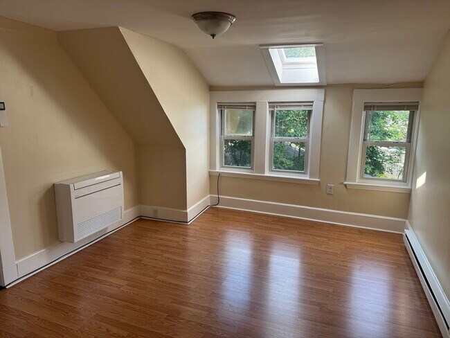 Building Photo - 32 Paul Revere Rd