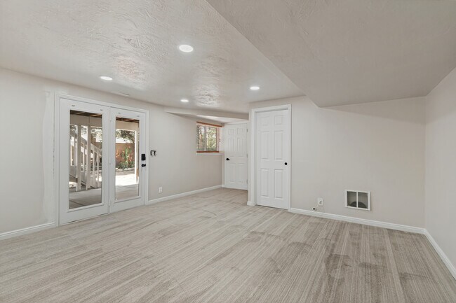 Building Photo - 11390 Mariposa Way