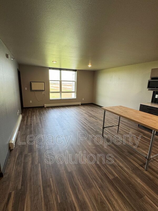 Building Photo - 226 E Greenfield Ln