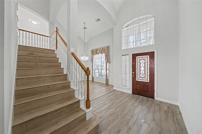 Building Photo - 5807 Bayberry Way