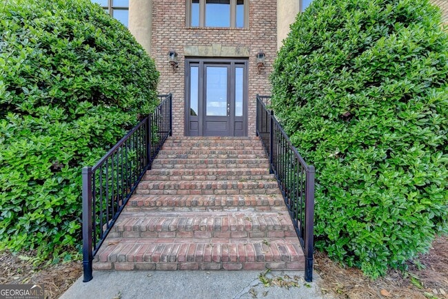 Building Photo - 8920 Doral Dr