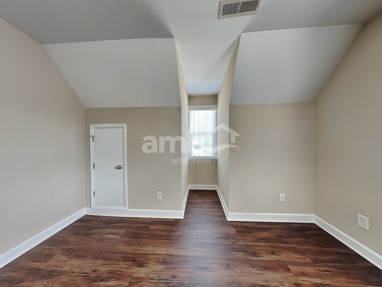 Building Photo - 224 Brooks Edge Dr