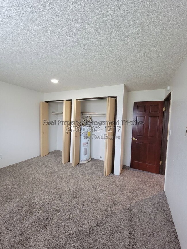 Building Photo - 1102 S Olympia Pl