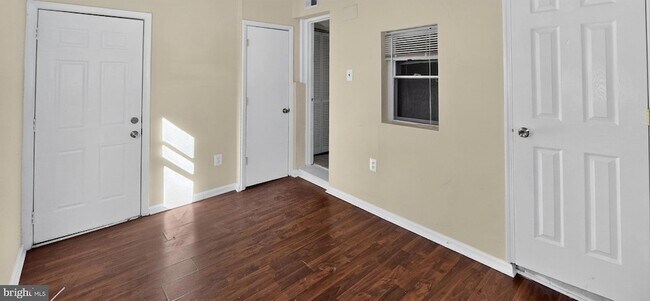 Building Photo - 1255 Meigs Pl NE
