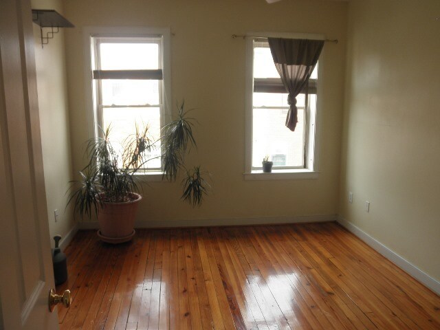 Building Photo - 15 S Decker Ave