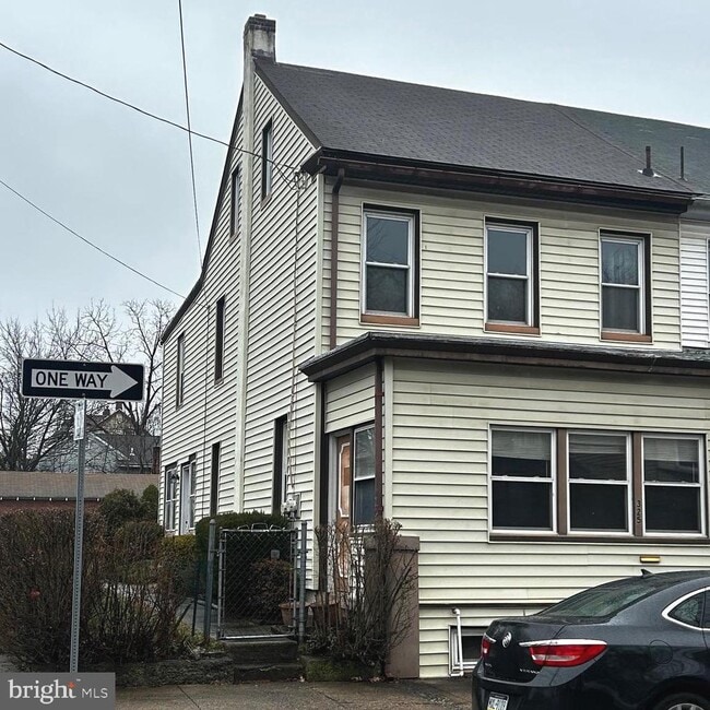 Building Photo - 325 Jefferson Ave