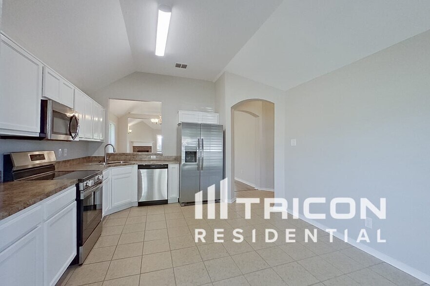 Building Photo - 2213 Wakecrest Dr