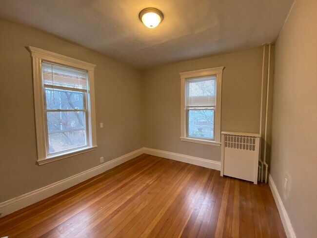 Building Photo - 39 Harwood St