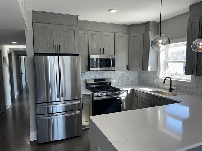 Building Photo - 76 Corbin Ave