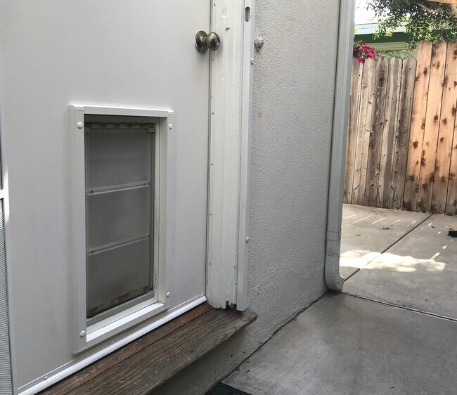 Building Photo - 2709-2711 Broadway Ave