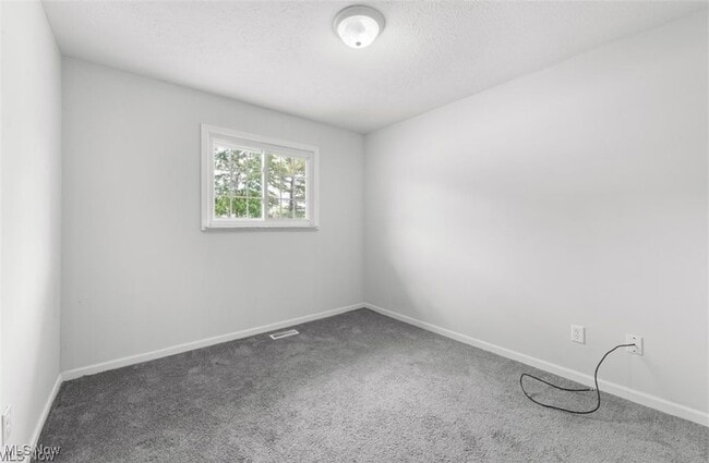 Building Photo - 794 Robinhood Dr