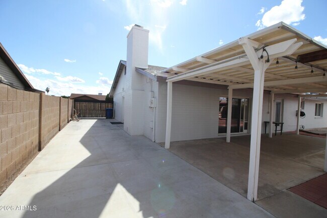 Building Photo - 1924 E Fremont Dr