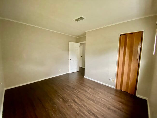 Building Photo - 212 Hilbish Ave