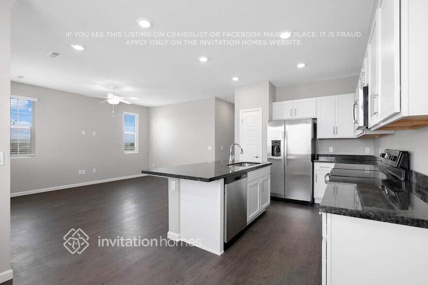 Building Photo - 1737 S Elk Way