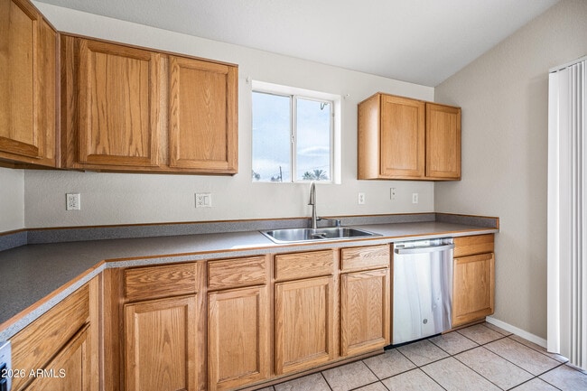 Building Photo - 4032 N 14th Pl