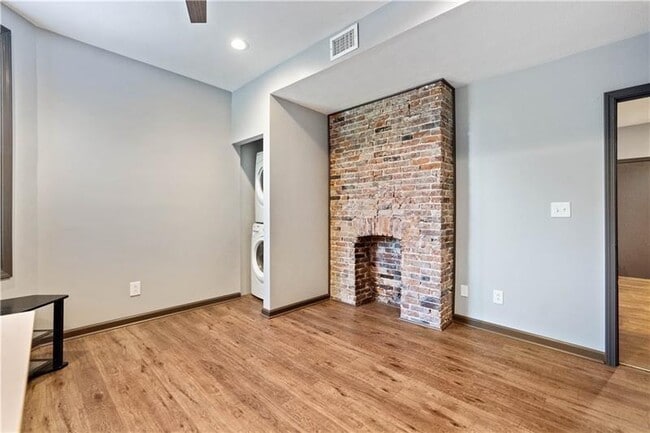 Building Photo - 121 Grandview Ave