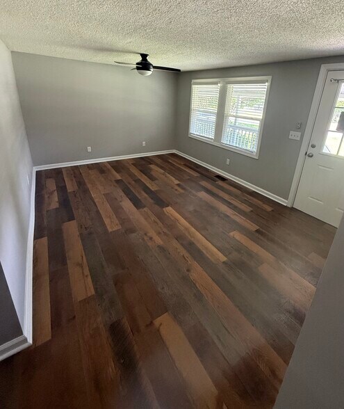 Building Photo - 112 Hill Ln