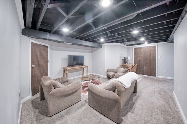 Building Photo - 261 Catalpa Pl