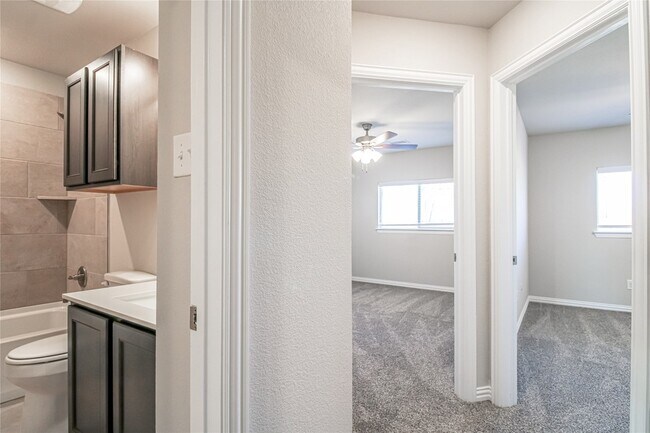 Building Photo - 2328 Greystone Dr