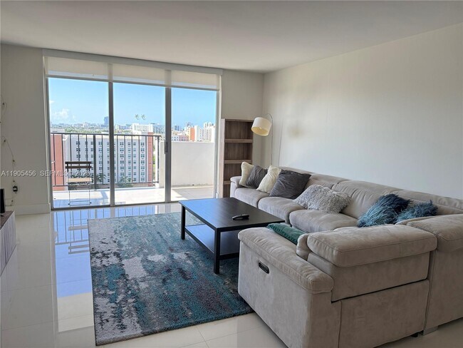 Building Photo - 2780 NE 183rd St