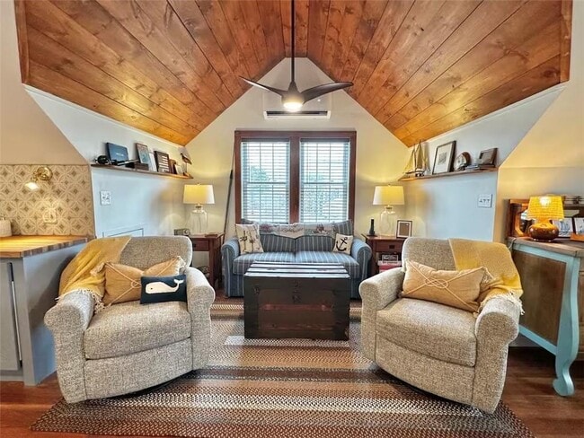 Primary Photo - 316 Succotash Rd