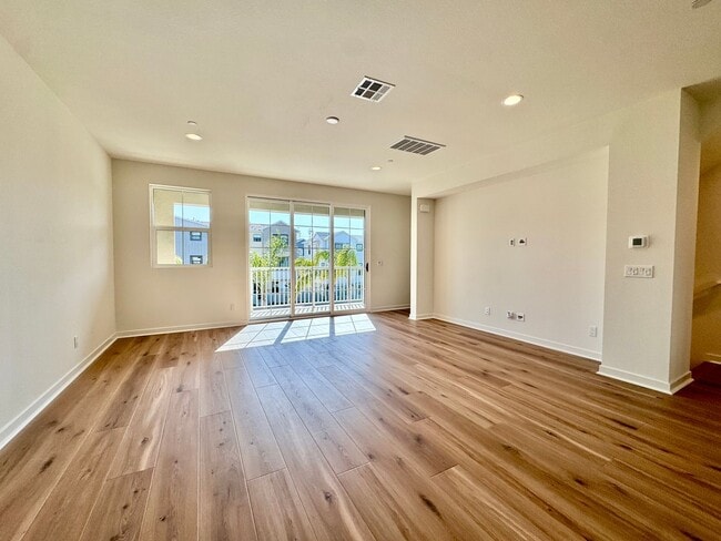 Building Photo - BRAND NEW 4 BED, 3.5 BATHS, 2070 SQ FT TOWNHOME BY KH HOMES