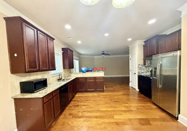 Building Photo - Brick front 4-bedroom house in Lawrenceville