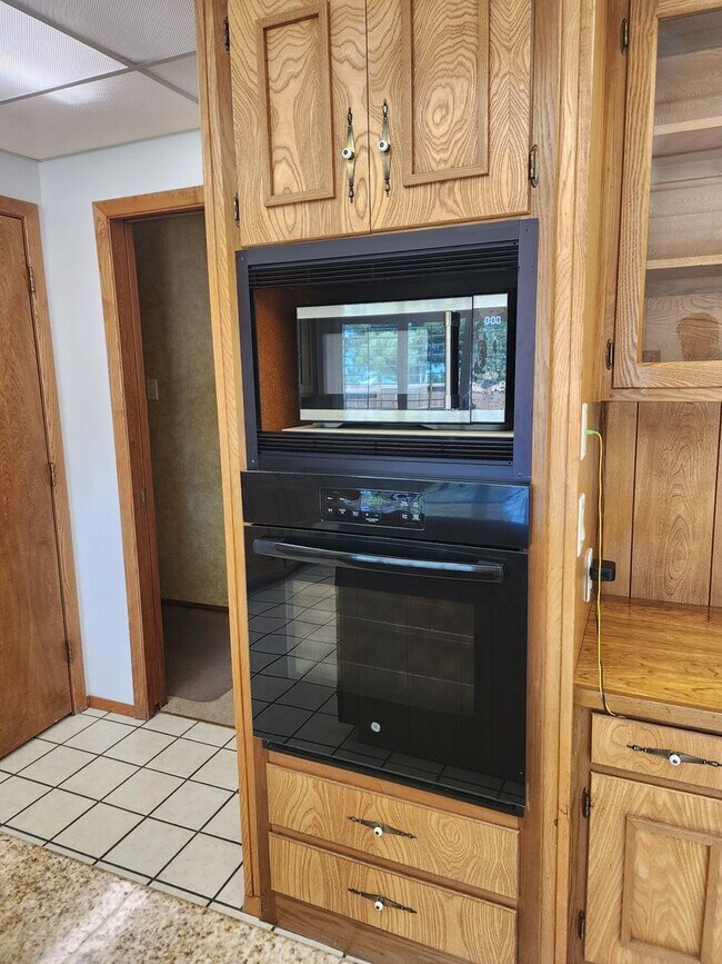 Building Photo - 516 Diamondhead Dr