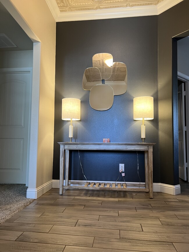 Building Photo - 10301 Valencia Ave