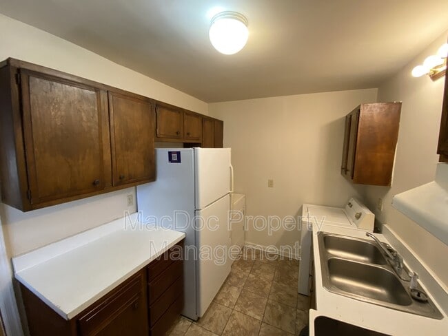 Building Photo - 5467 Potomac Dr