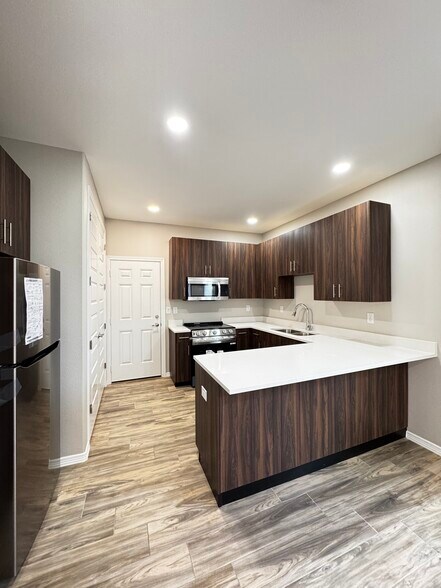 Building Photo - 4000 La Vista Ave