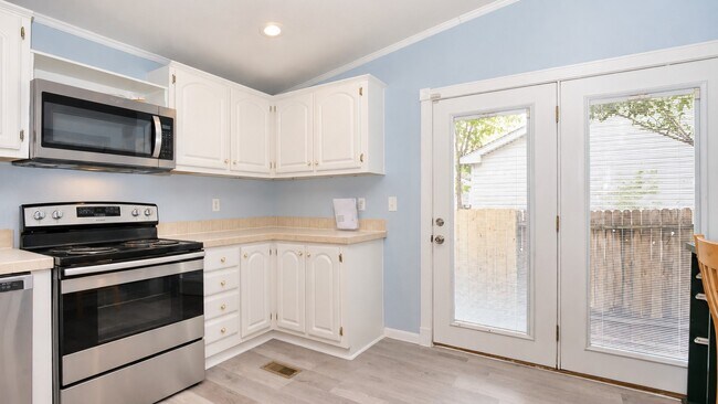 Building Photo - 10011 Berrybriar Ln